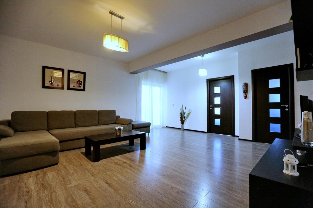 Bloc Izvor Apartment ปีเตช ภายนอก รูปภาพ