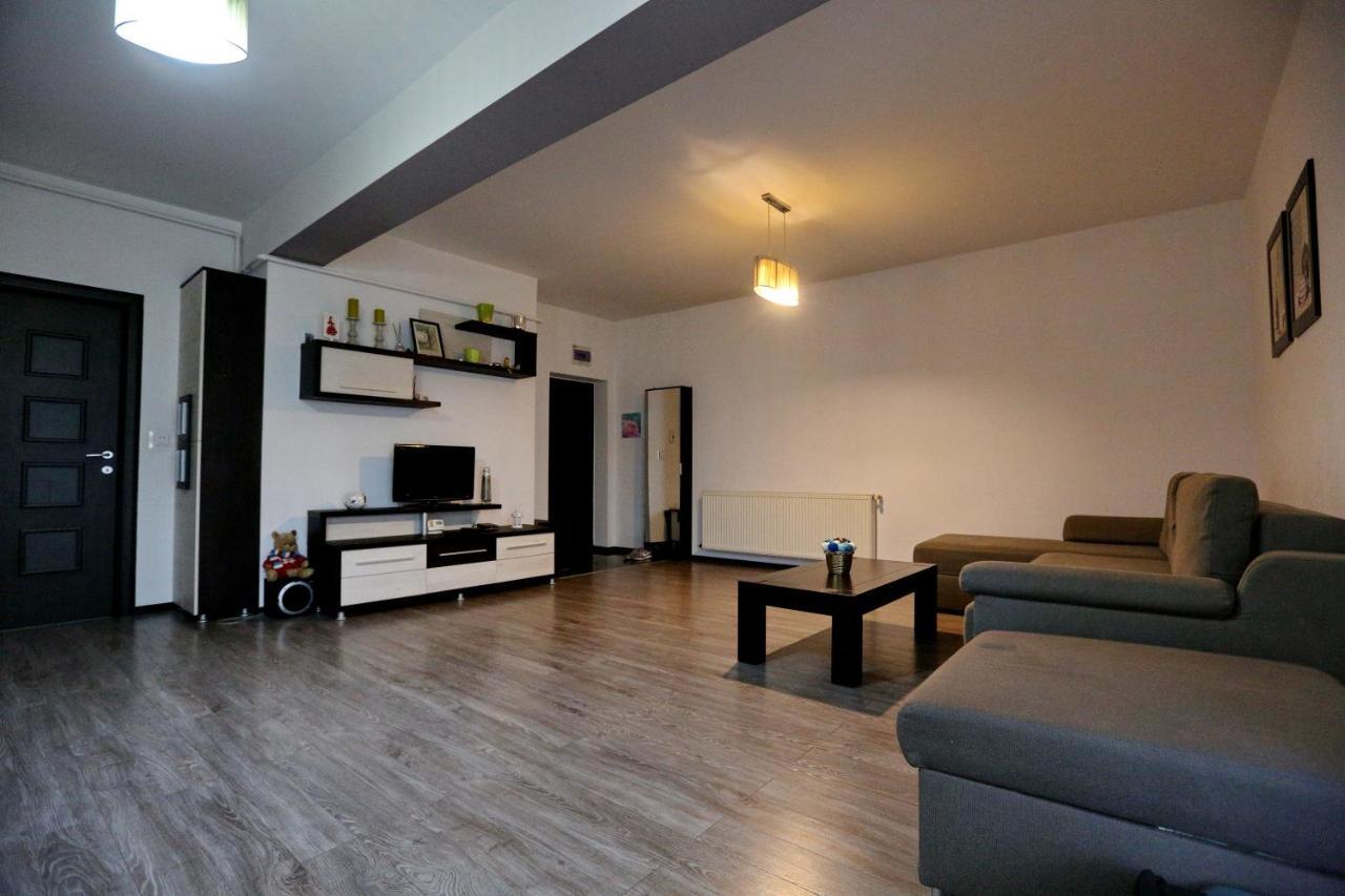 Bloc Izvor Apartment ปีเตช ภายนอก รูปภาพ